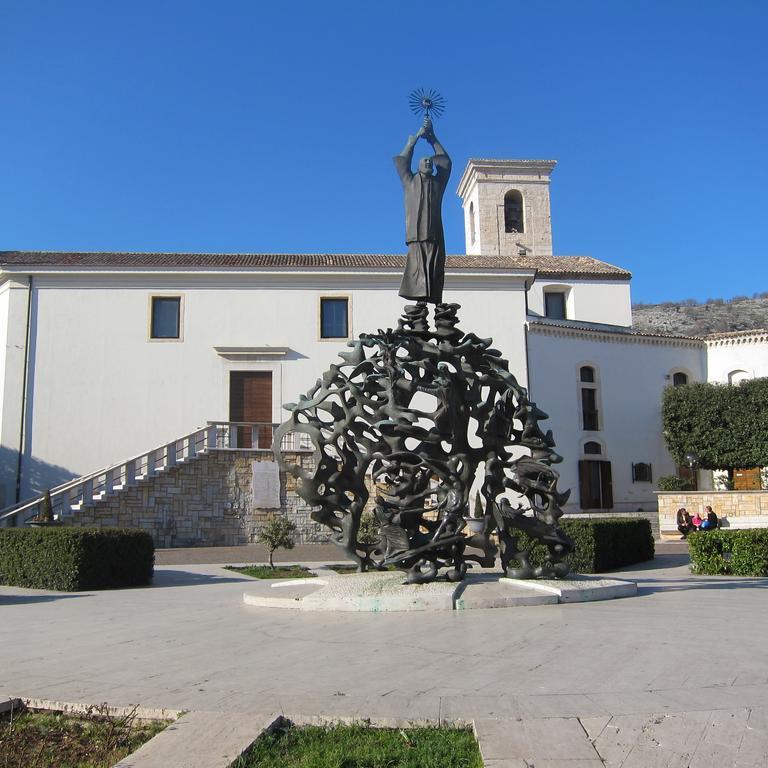 Hotel E Appartamenti La Solaria San Giovanni Rotondo Exterior foto