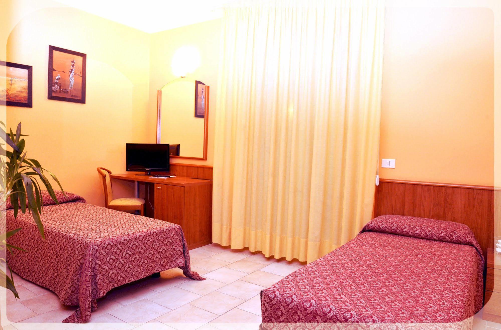 Hotel E Appartamenti La Solaria San Giovanni Rotondo Exterior foto